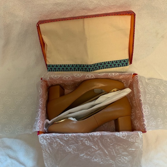 NEW Tory Burch Chelsea pumps - Picture 5 of 5